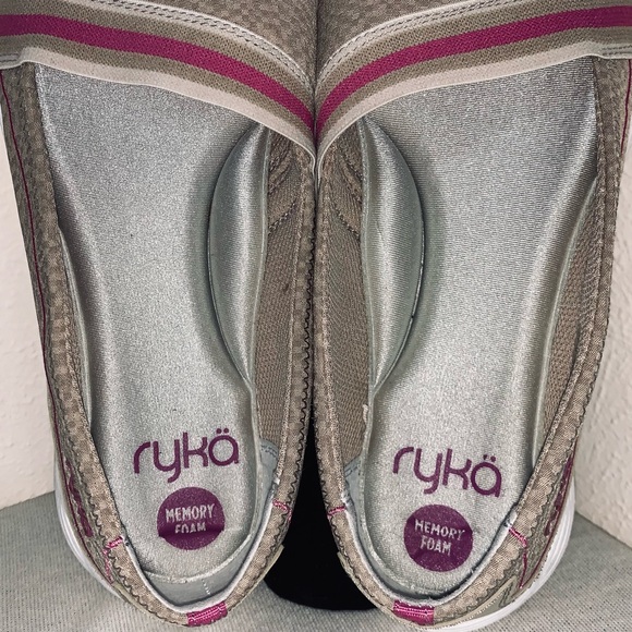 Ryka Women's 9 Slip On - Picture 7 of 10